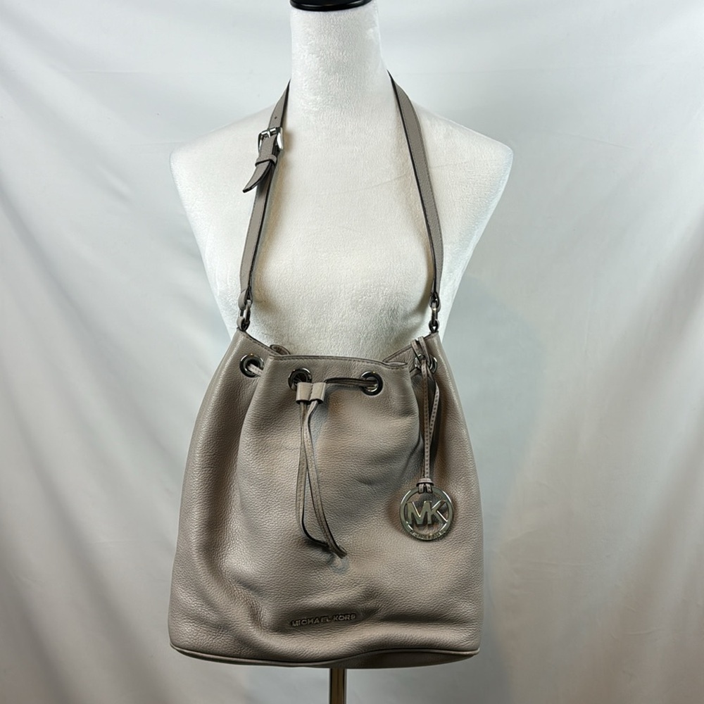 Michael Kors Gray Leather Bucket Bag Drawstring Shoulder‎ Bag Purse - Picture 2 of 16